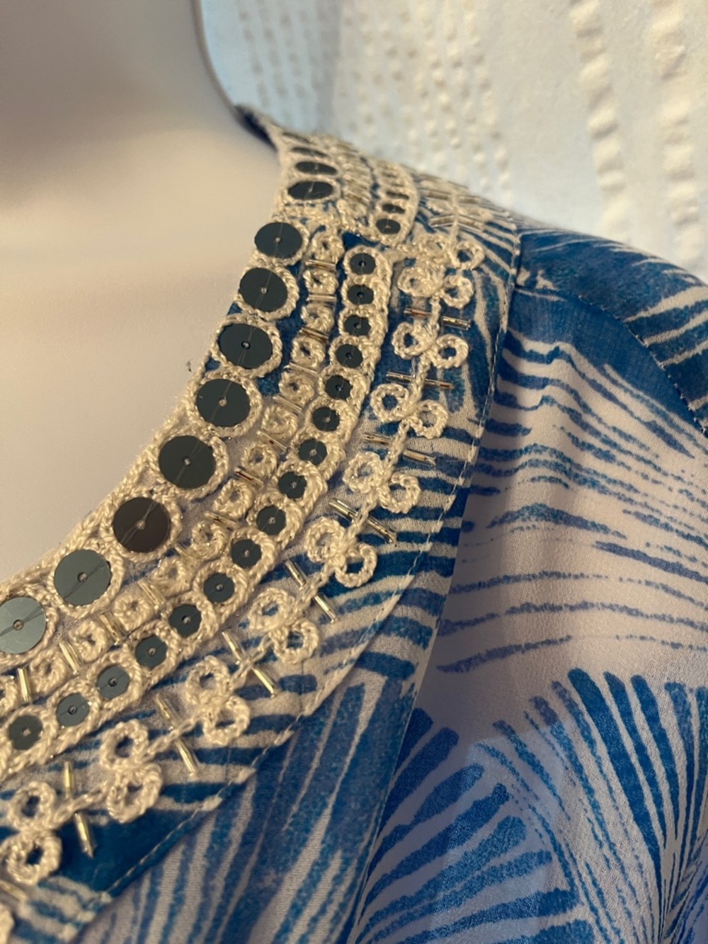 Chico’s size 2 or 12 Blue Printed Beaded sequin V-Neck Women's Top or cover up - Picture 5 of 7